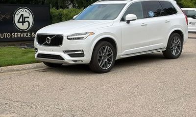 2017 Volvo XC90 Momentum