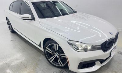 2019 BMW 740i