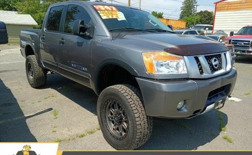 2015 Nissan Titan SV