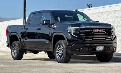 2023 GMC Sierra AT4