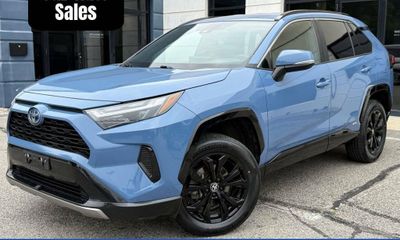 2024 Toyota RAV4 SE