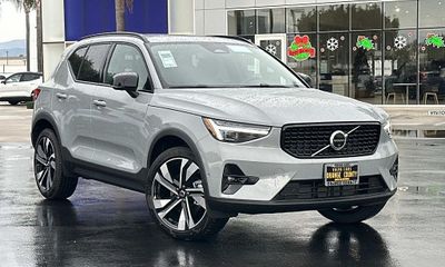 2026 Volvo XC40 Plus Dark
