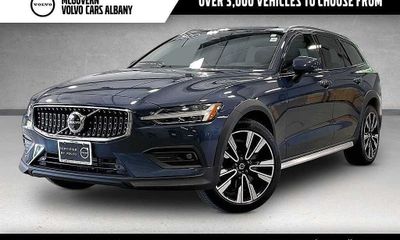 2025 Volvo V60CC Ultra