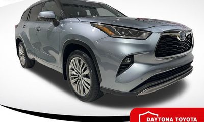 2023 Toyota Highlander Platinum
