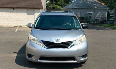 2011 Toyota Sienna LE