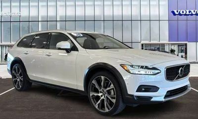 2025 Volvo V90CC Ultra