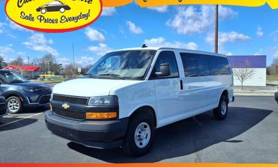 2022 Chevrolet Express Passenger LS EXT