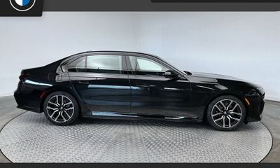 2025 BMW 750e xDrive