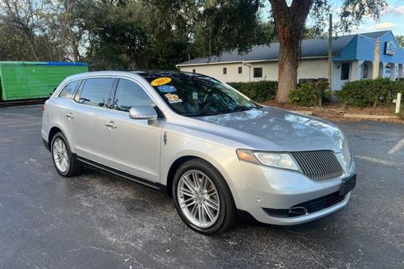2013 Lincoln MKT — a typically priced live listing