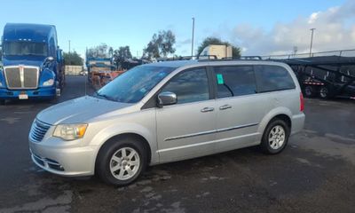 2011 Chrysler Town AND Country Touring L
