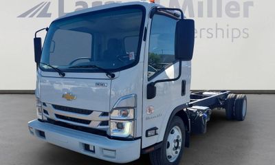 2024 Chevrolet LOW CAB Forward Standard
