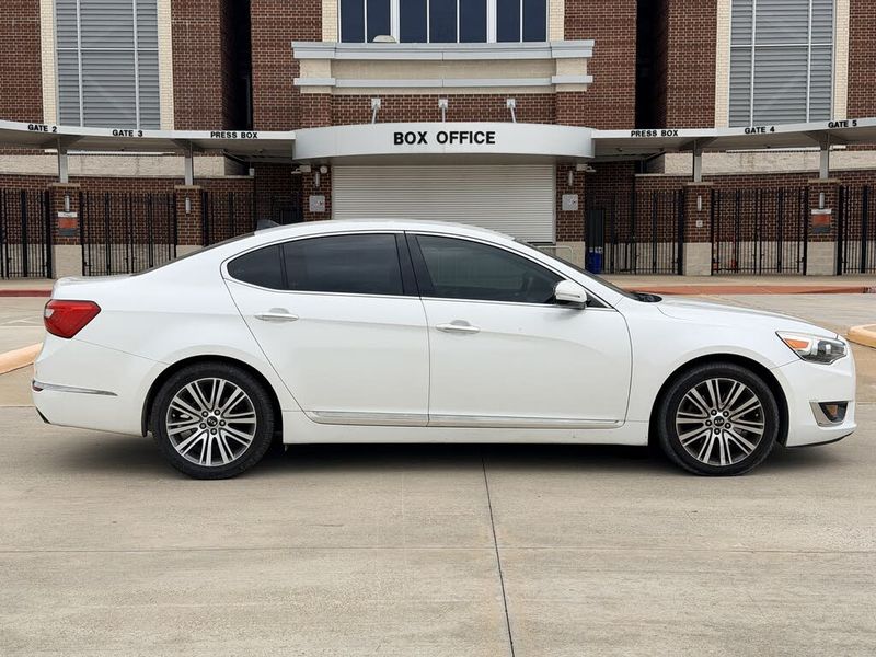 2015 Kia Cadenza — a typically priced live listing