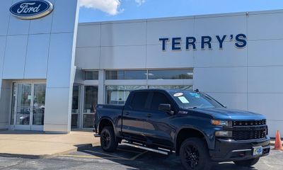 2021 Chevrolet Silverado Trail Boss Custom