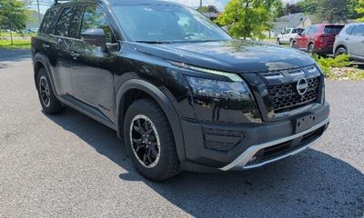 2024 Nissan Pathfinder SV