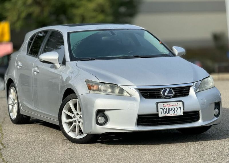 2011 Lexus CT — a typically priced live listing