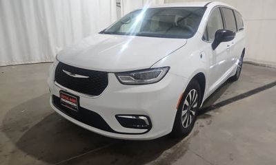 2024 Chrysler Pacifica Select