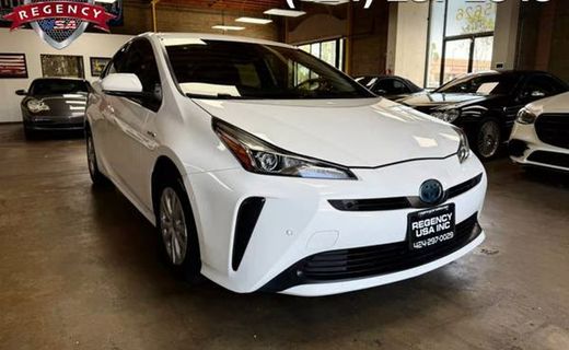 2021 Toyota Prius LE