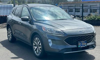 2020 Ford Escape Titanium