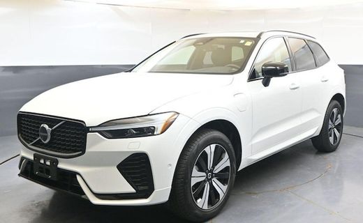 2025 Volvo XC60 Plus Dark