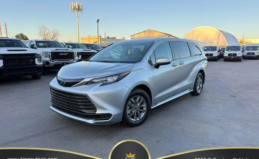 2024 Toyota Sienna LE