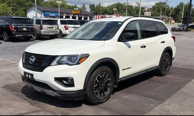 2020 Nissan Pathfinder SV