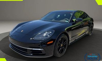 2018 Porsche Panamera Base 4