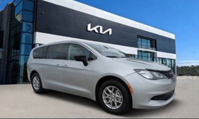 2023 Chrysler Voyager LX