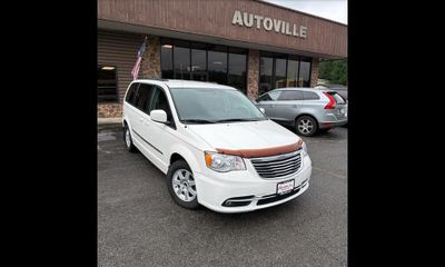 2011 Chrysler Town AND Country Touring