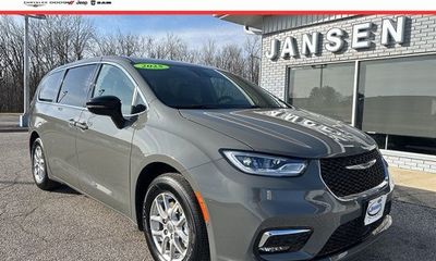 2025 Chrysler Pacifica Select