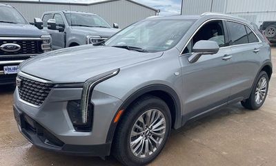 2025 Cadillac XT4 Premium Luxury