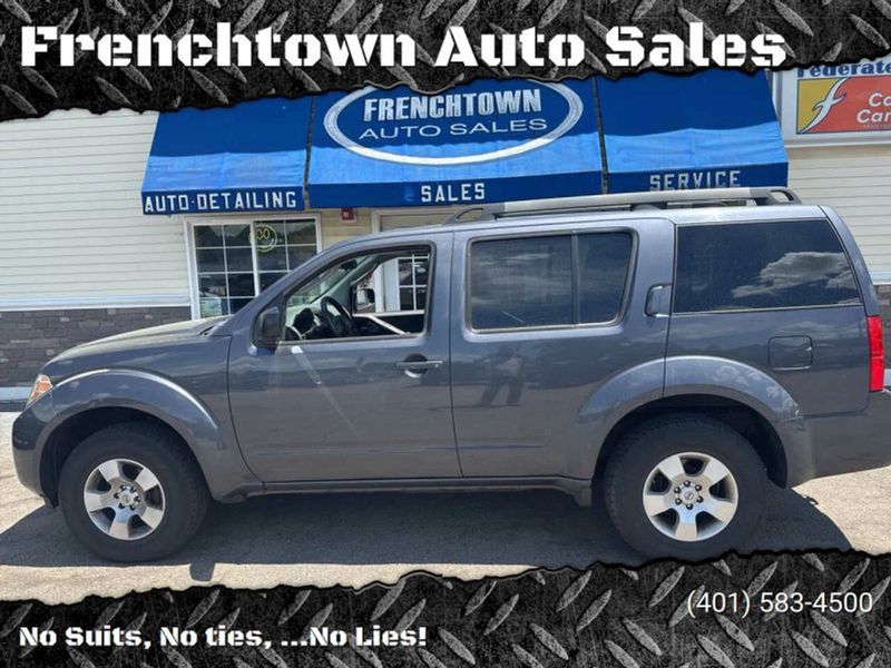 2011 Nissan Pathfinder — a typically priced live listing