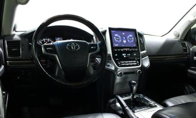 2018 Toyota Land Cruiser VX R