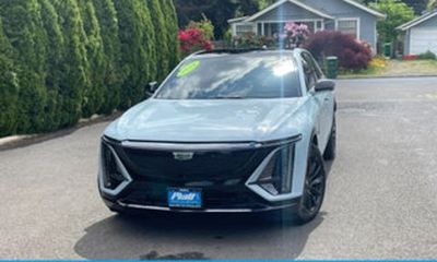 2024 Cadillac Lyriq Sport 2