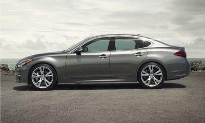2016 Infiniti Q70 37