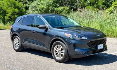 2022 Ford Escape SE Fhev