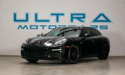 2015 Porsche Panamera Base 4