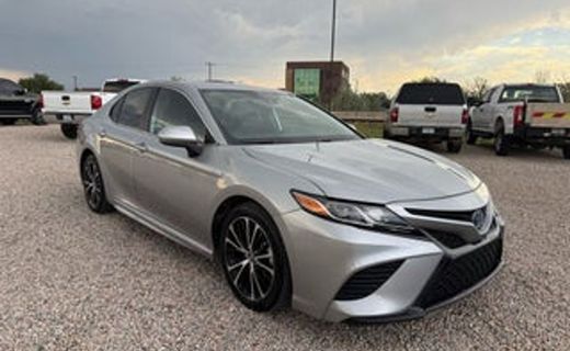 2020 Toyota Camry SE Hybrid
