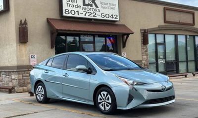 2016 Toyota Prius Three