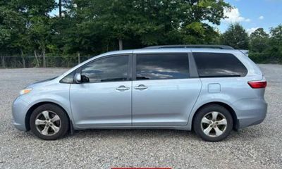 2015 Toyota Sienna LE
