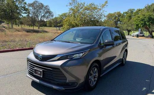2021 Toyota Sienna LE