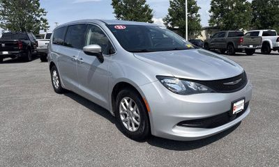 2023 Chrysler Voyager LX