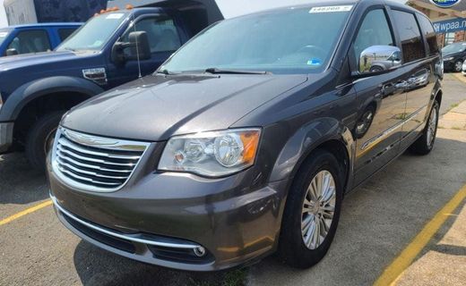 2016 Chrysler Town AND Country RT