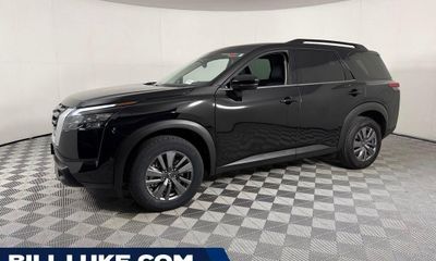 2025 Nissan Pathfinder SV