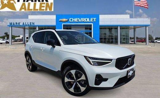 2023 Volvo XC40 Ultimate Dark