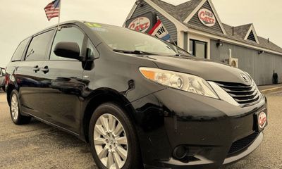 2016 Toyota Sienna LE