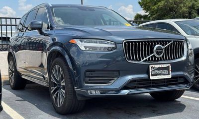 2022 Volvo XC90 Momentum Excl S60