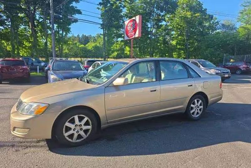 2001 Toyota Avalon — a typically priced live listing
