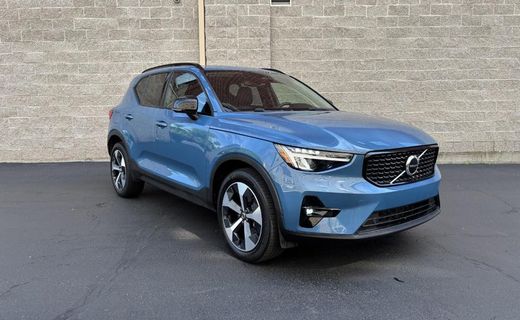 2023 Volvo XC40 Plus Dark