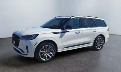 2025 Lincoln Aviator Base