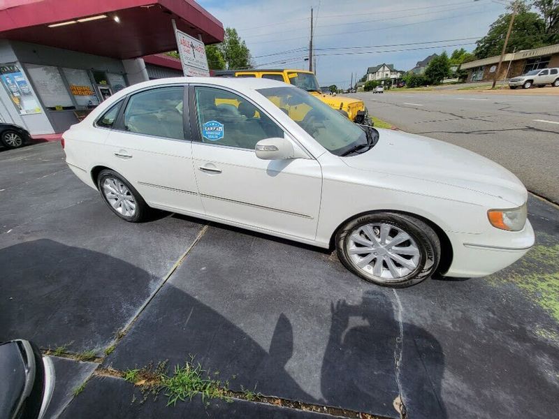 2009 Hyundai Azera — a typically priced live listing